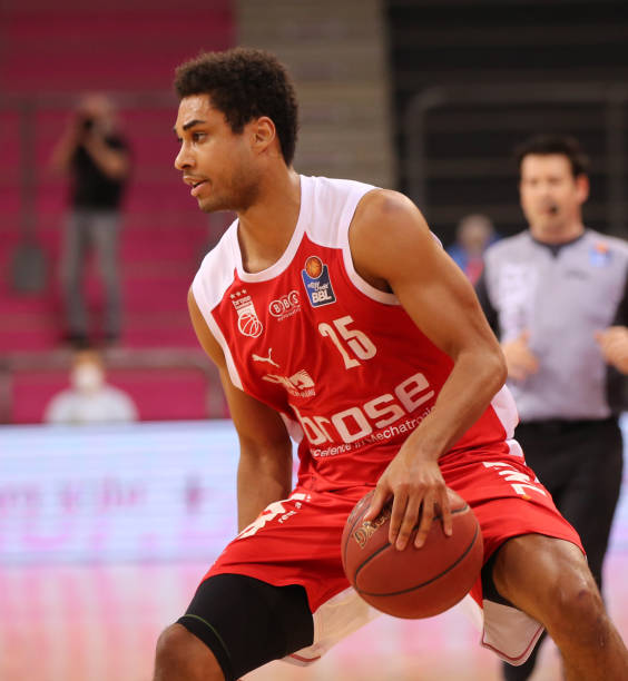 首局比赛便 首局比赛便